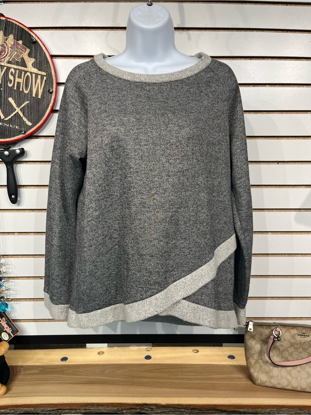 Vanilla Bay sweatshirt size large - Picture 2 of 8